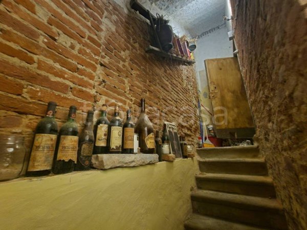 locale commerciale in vendita a Firenze in zona Centro San Frediano