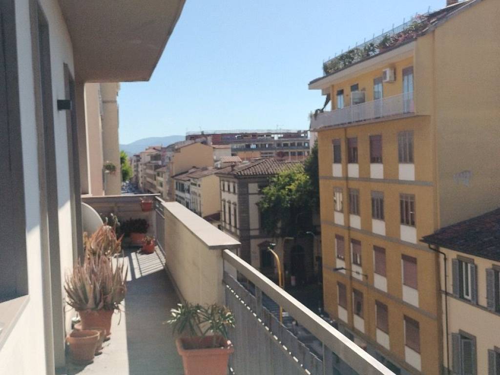 appartamento in vendita a Firenze in zona Campo di Marte