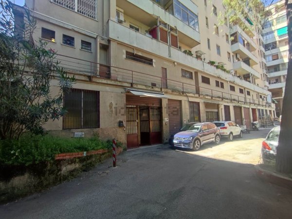 locale di sgombero in vendita a Firenze in zona Novoli