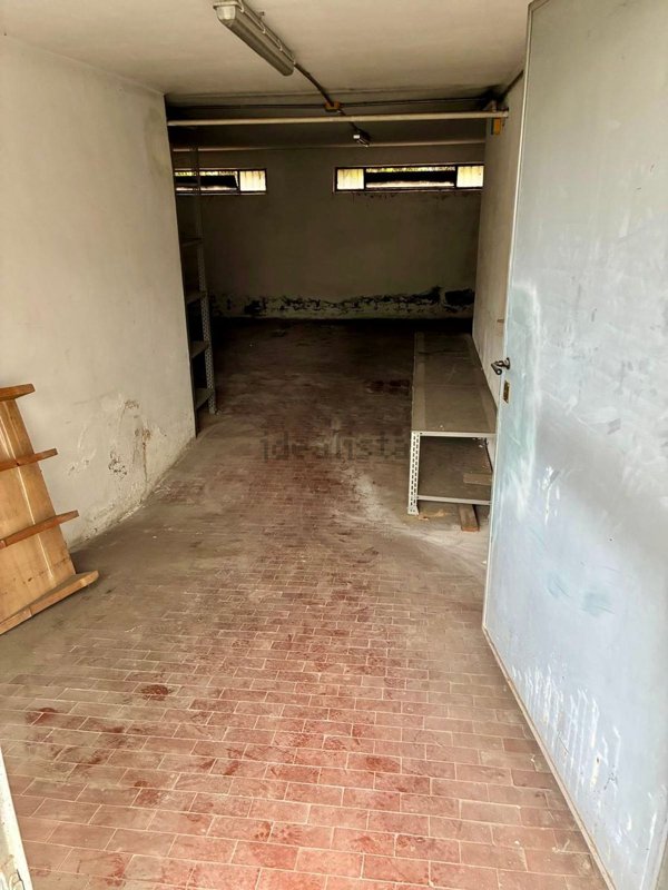 locale di sgombero in vendita a Firenze in zona Soffiano