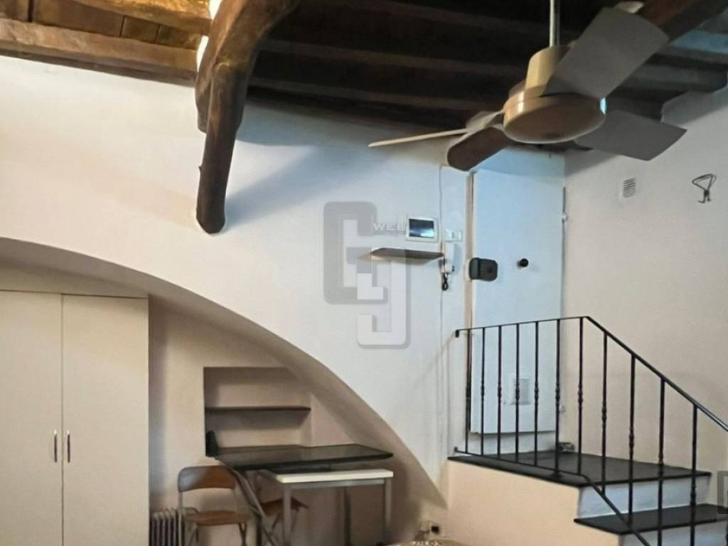 locale commerciale in vendita a Firenze in zona Porta Romana