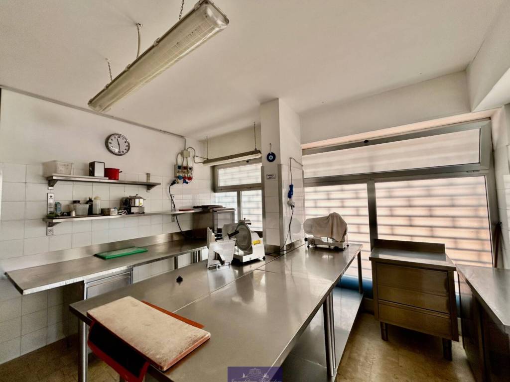 negozio in vendita a Firenze in zona Isolotto