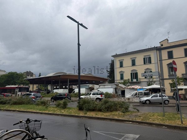 negozio in vendita a Firenze in zona Le Cure
