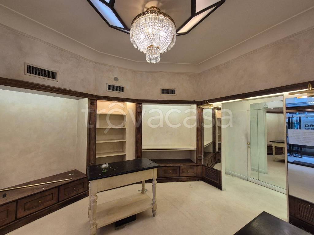 negozio in vendita a Firenze in zona Soffiano