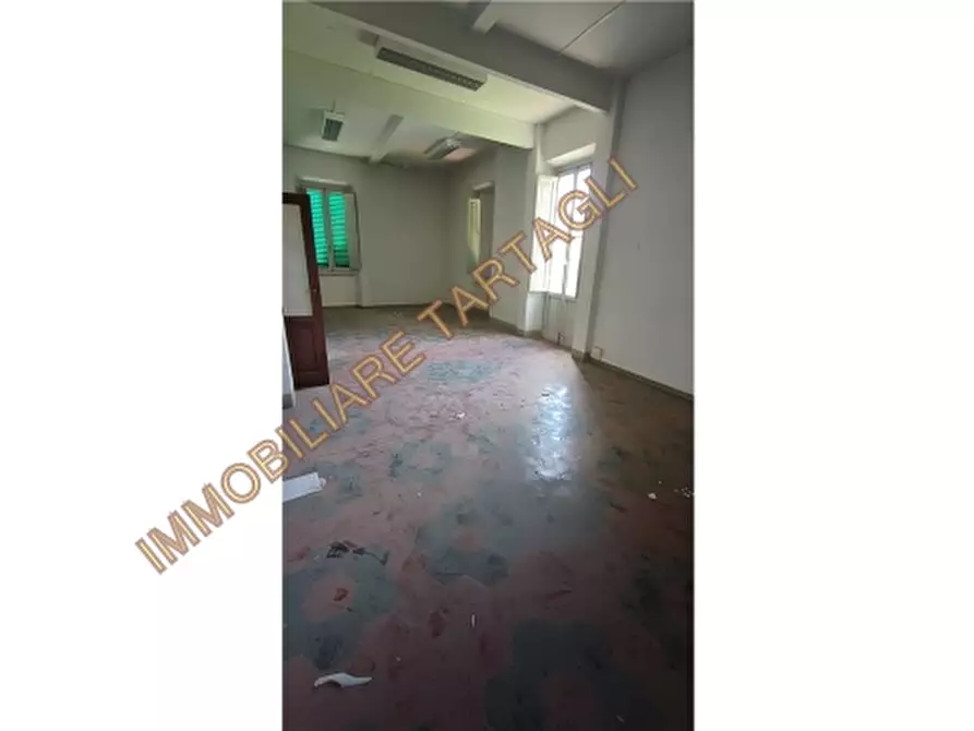 intera palazzina in vendita a Firenze in zona Ponte a Ema