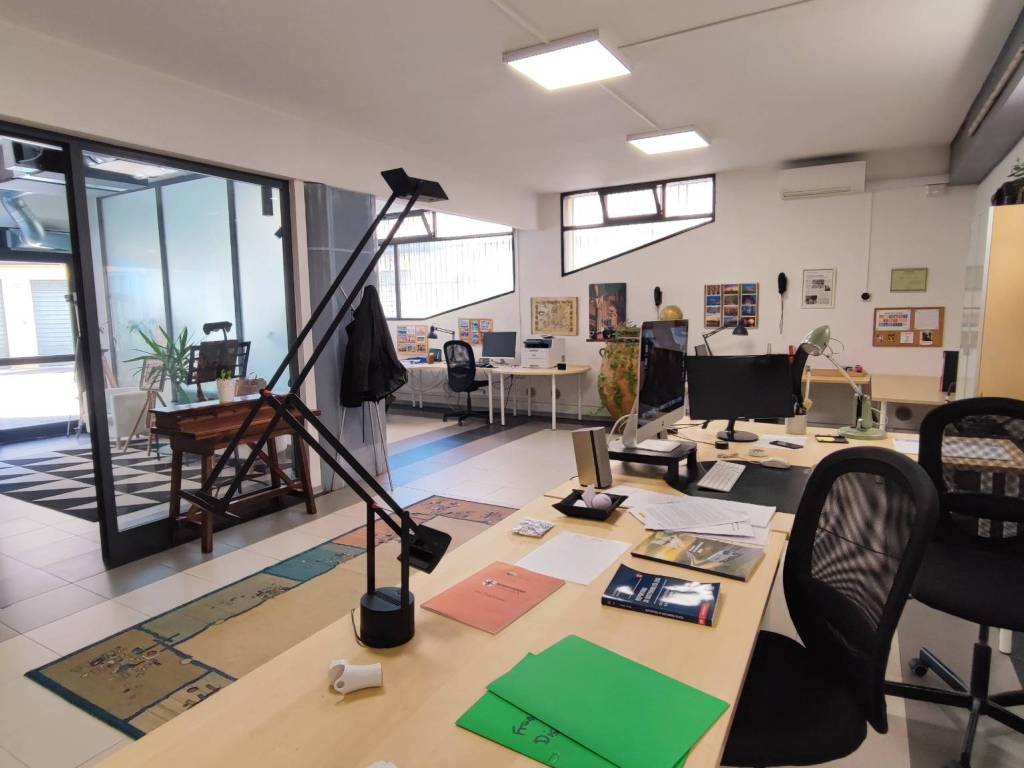 locale commerciale in vendita a Firenze in zona Gavinana