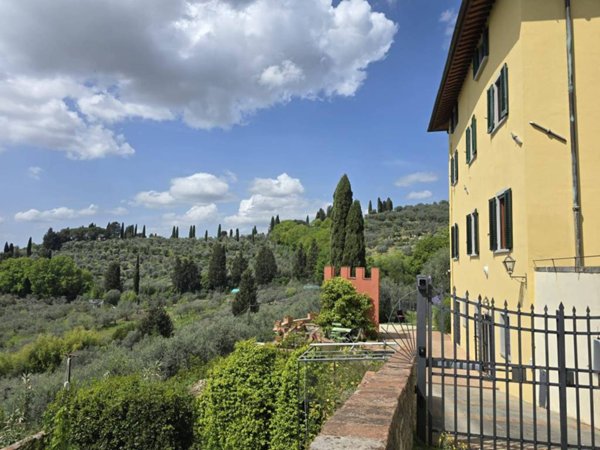casa indipendente in vendita a Firenze in zona Settignano