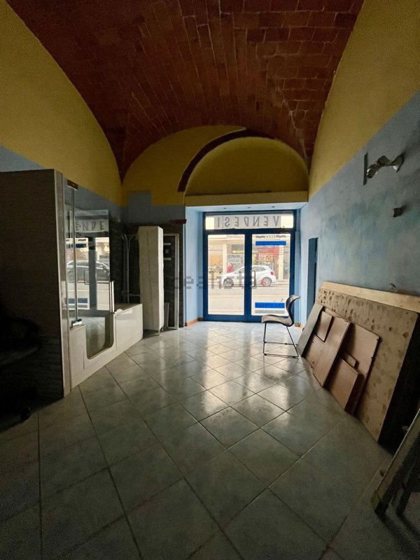 locale commerciale in vendita a Firenze