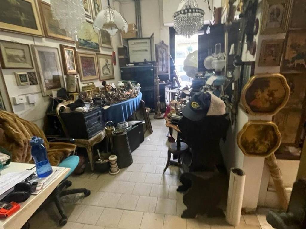 negozio in vendita a Firenze in zona Serpiolle