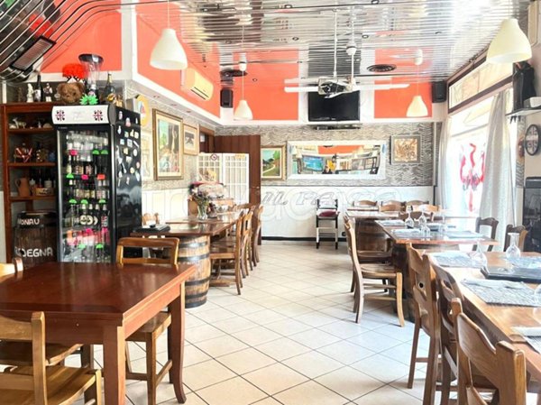 negozio in vendita a Firenze in zona Peretola