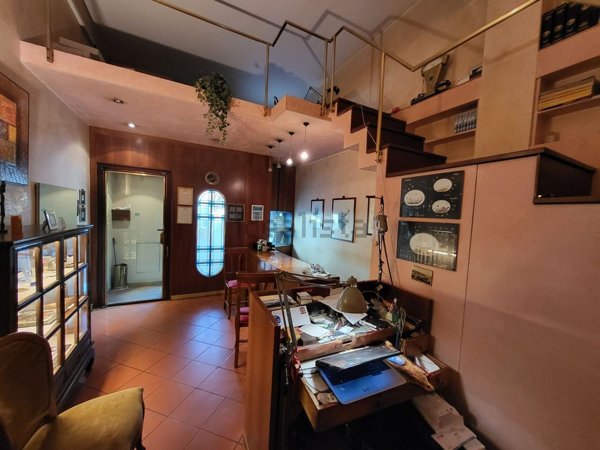 locale commerciale in vendita a Firenze