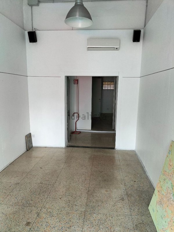 locale commerciale in vendita a Firenze in zona Careggi