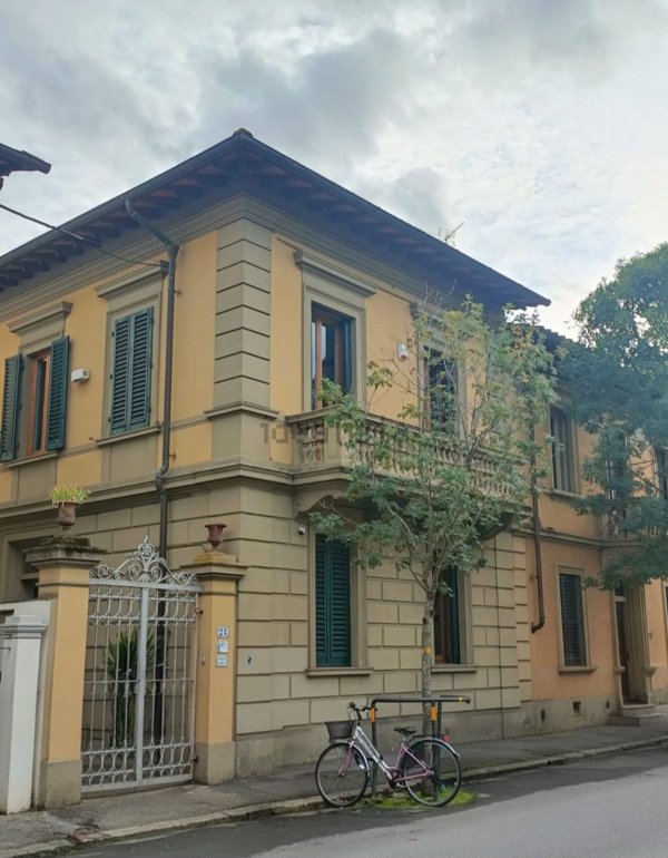 esavano in vendita a Firenze in zona Galluzzo