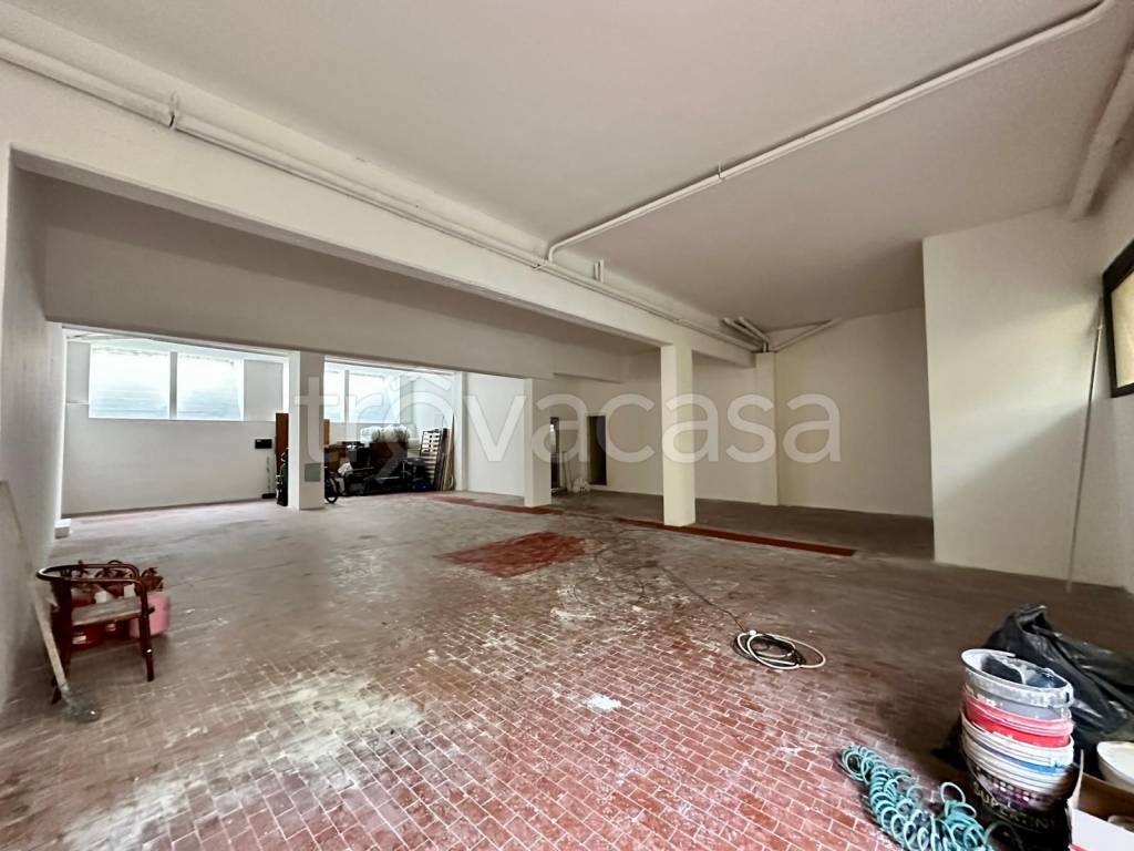 negozio in vendita a Firenze in zona Novoli