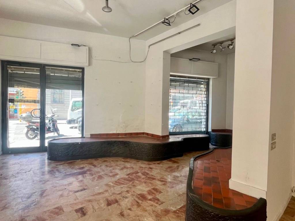 negozio in vendita a Firenze in zona Campo di Marte