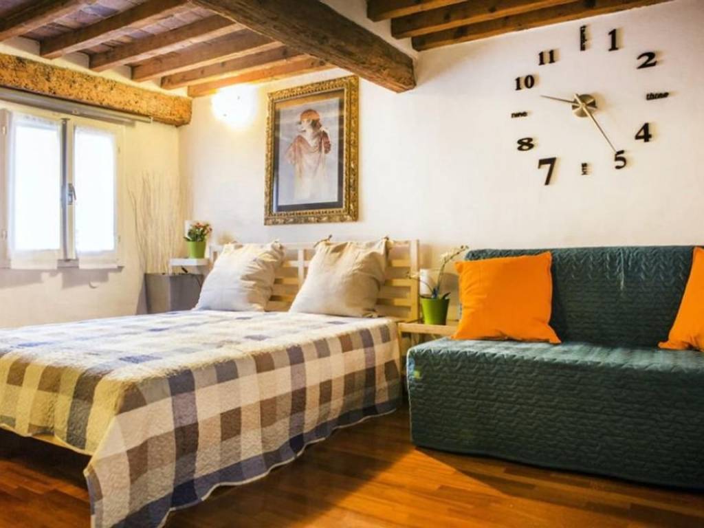 negozio in vendita a Firenze in zona Centro Santa Croce