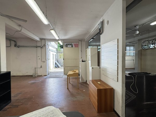 ufficio in vendita a Firenze in zona Varlungo