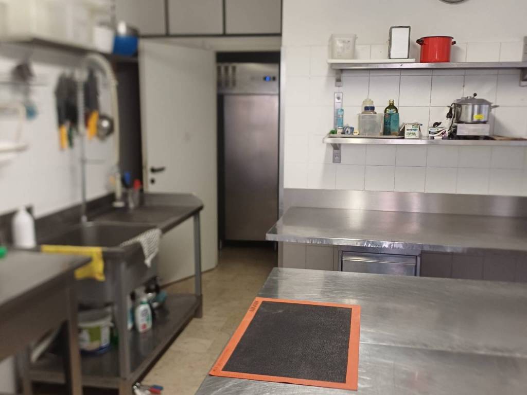 negozio in vendita a Firenze in zona Isolotto