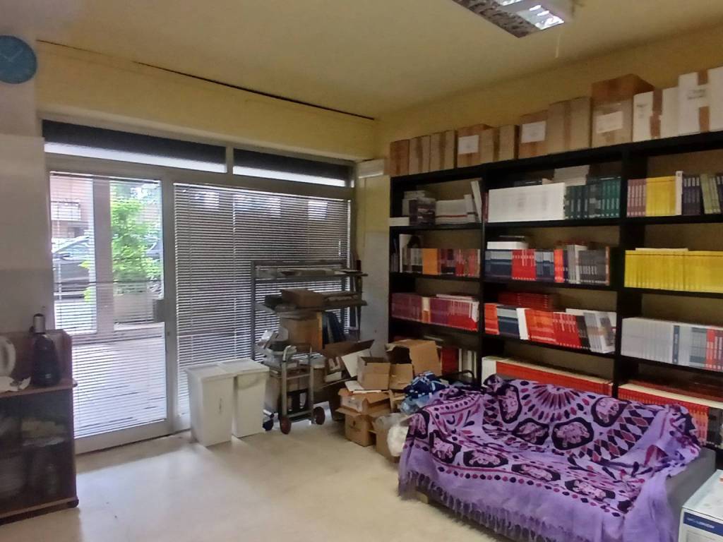 negozio in vendita a Firenze in zona Isolotto