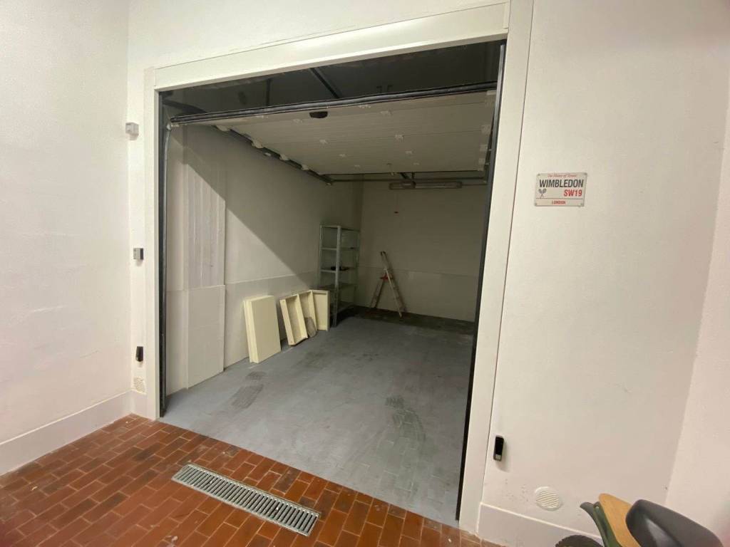 locale commerciale in vendita a Firenze in zona Campo di Marte