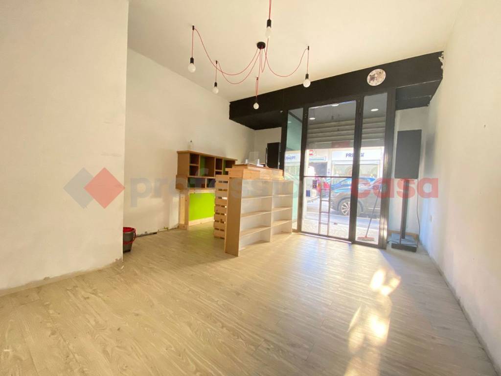 negozio in vendita a Firenze in zona Le Cure