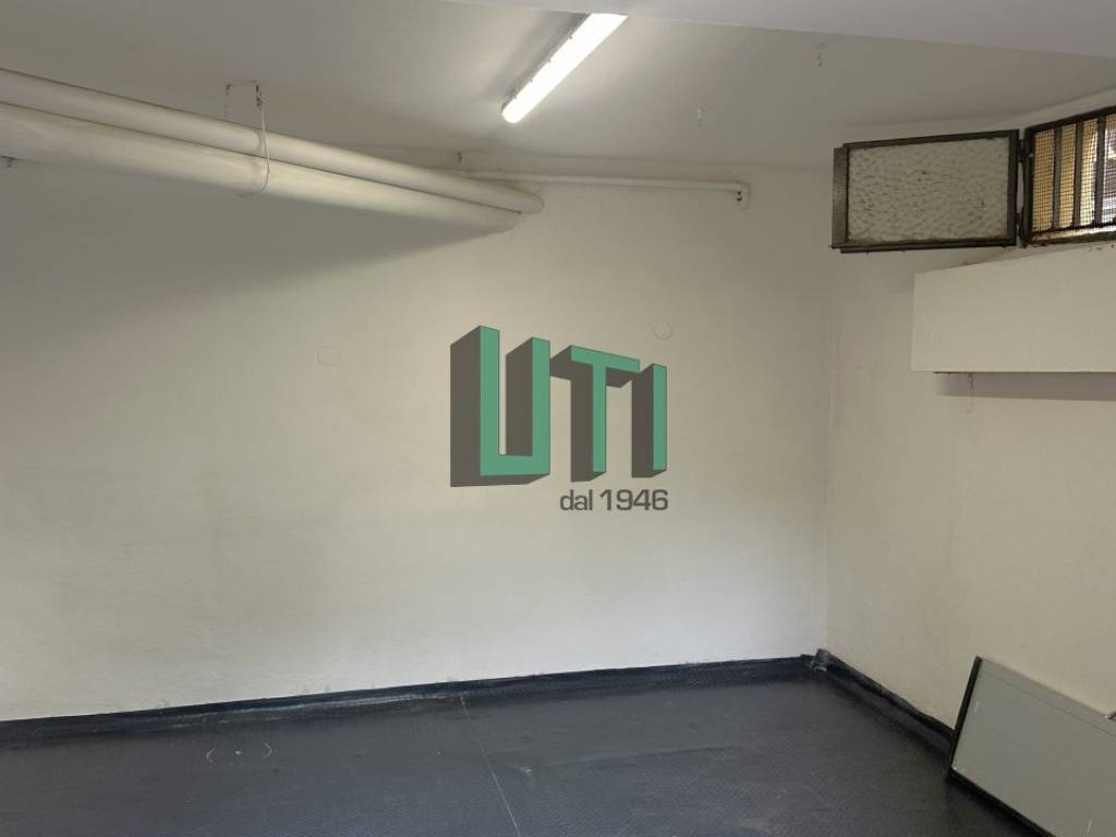locale di sgombero in vendita a Firenze in zona Gavinana