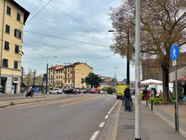 negozio in vendita a Firenze in zona Careggi