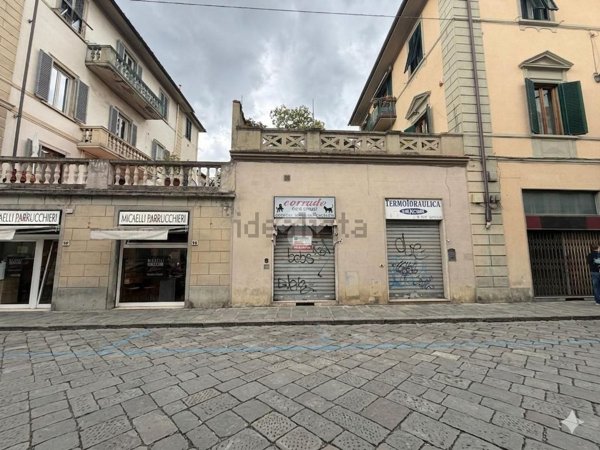 locale commerciale in vendita a Firenze