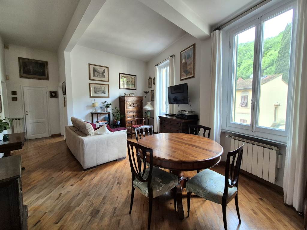 appartamento in vendita a Firenze in zona Bellosguardo