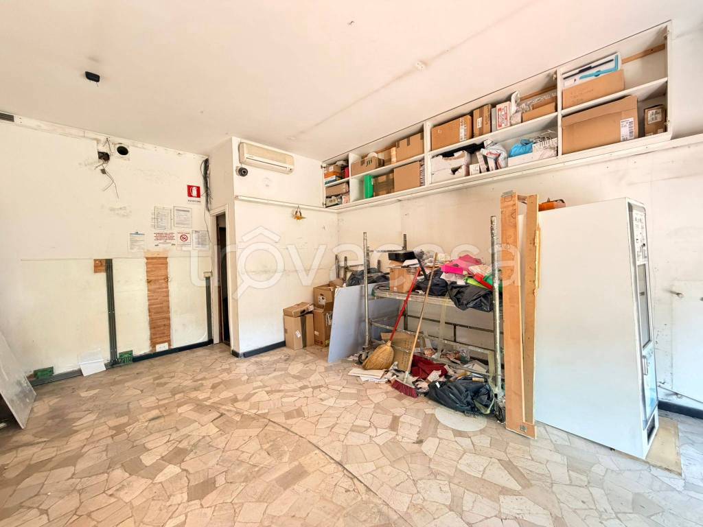 negozio in vendita a Firenze in zona Peretola