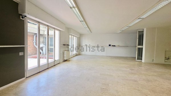 negozio in vendita a Firenze in zona Centro Santa Croce