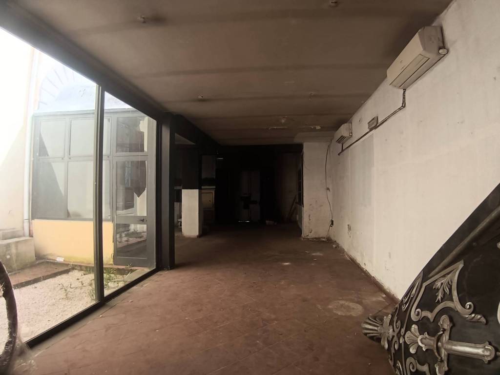 negozio in vendita a Firenze in zona Legnaia