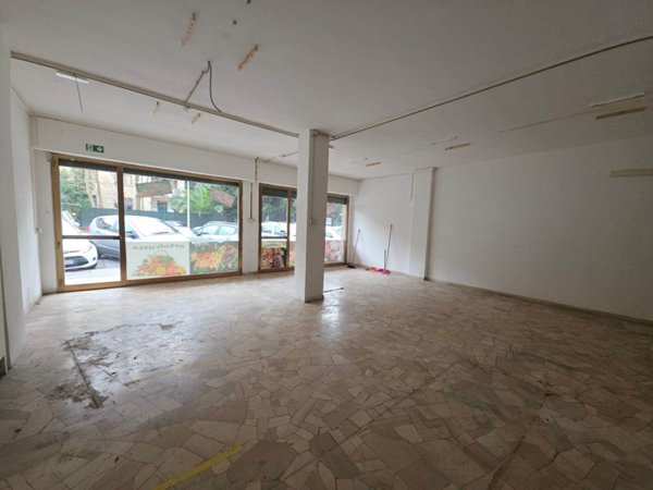 negozio in vendita a Firenze in zona Novoli