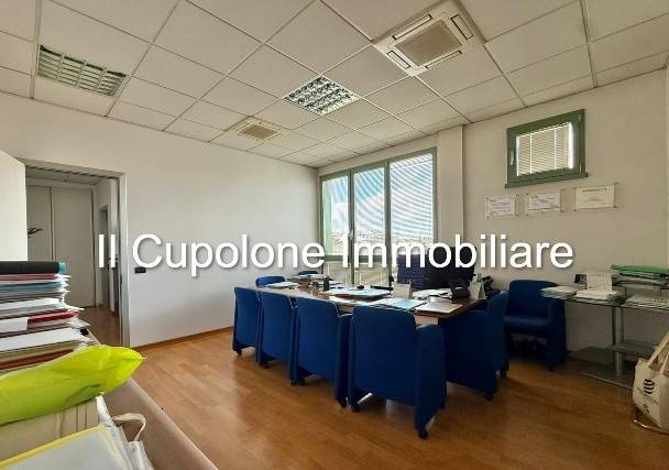 ufficio in vendita a Firenze in zona Legnaia