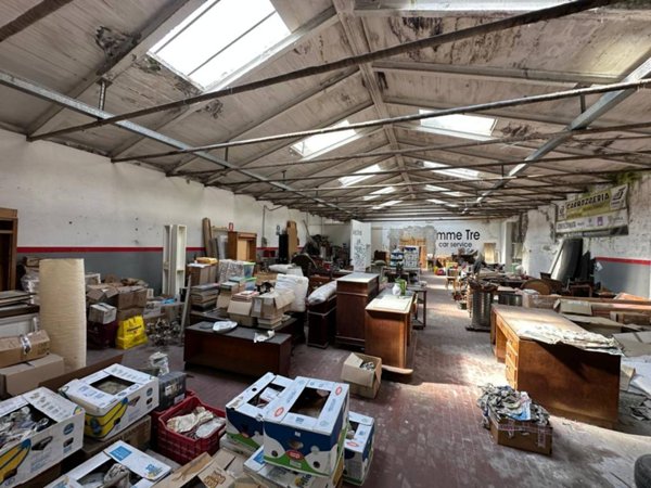 locale commerciale in vendita a Firenze in zona Careggi