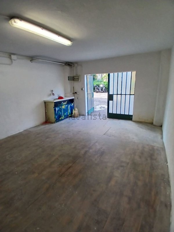 locale di sgombero in vendita a Firenze in zona Legnaia