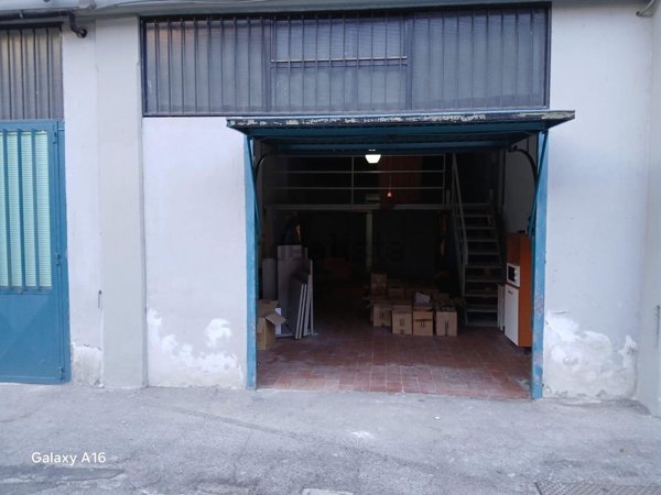locale di sgombero in vendita a Firenze in zona Novoli