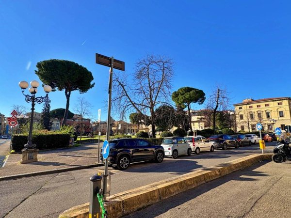 negozio in vendita a Firenze in zona Campo di Marte