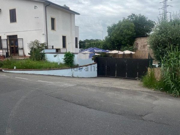 negozio in vendita a Firenze in zona Novoli