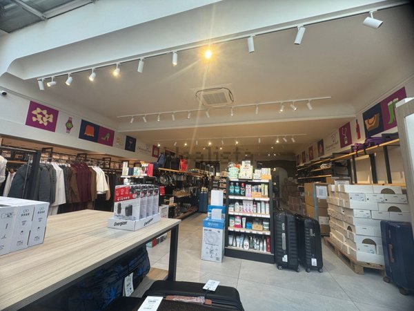 locale commerciale in vendita a Firenze in zona Isolotto