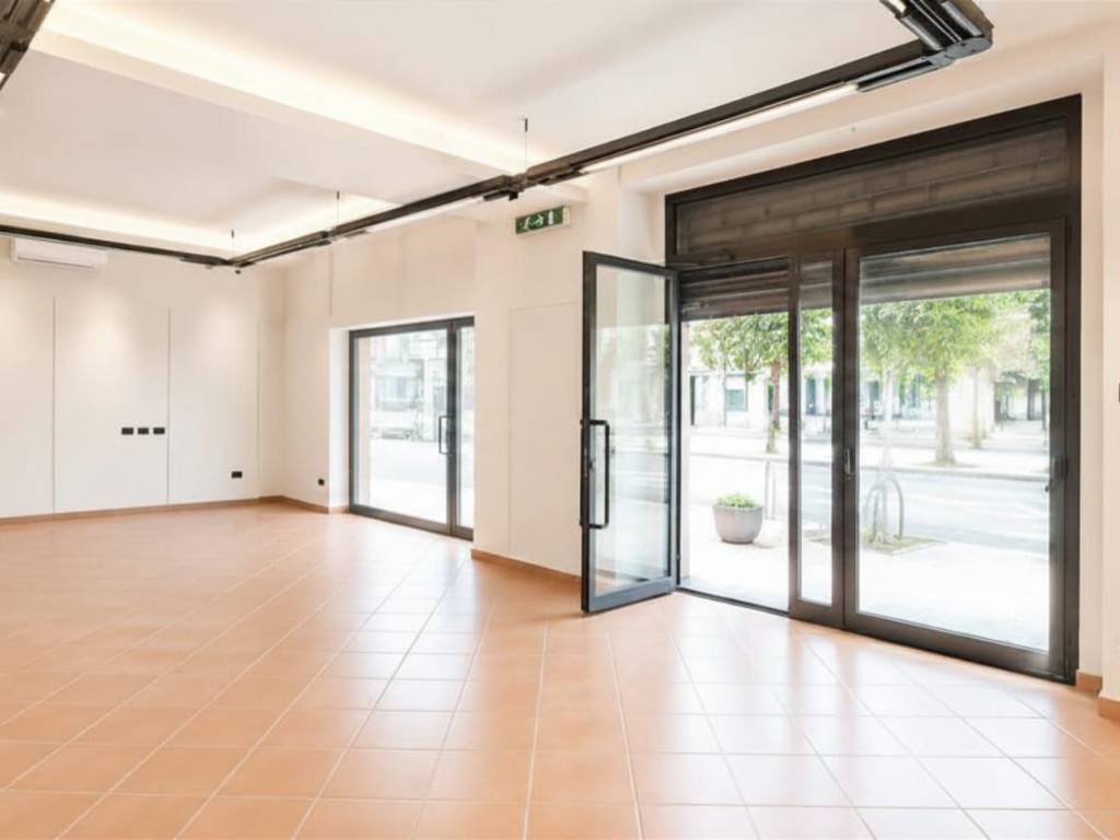 negozio in vendita a Firenze in zona Campo di Marte