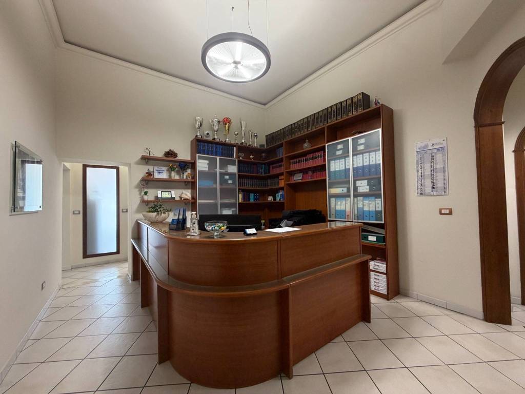 ufficio in vendita a Firenze in zona Legnaia