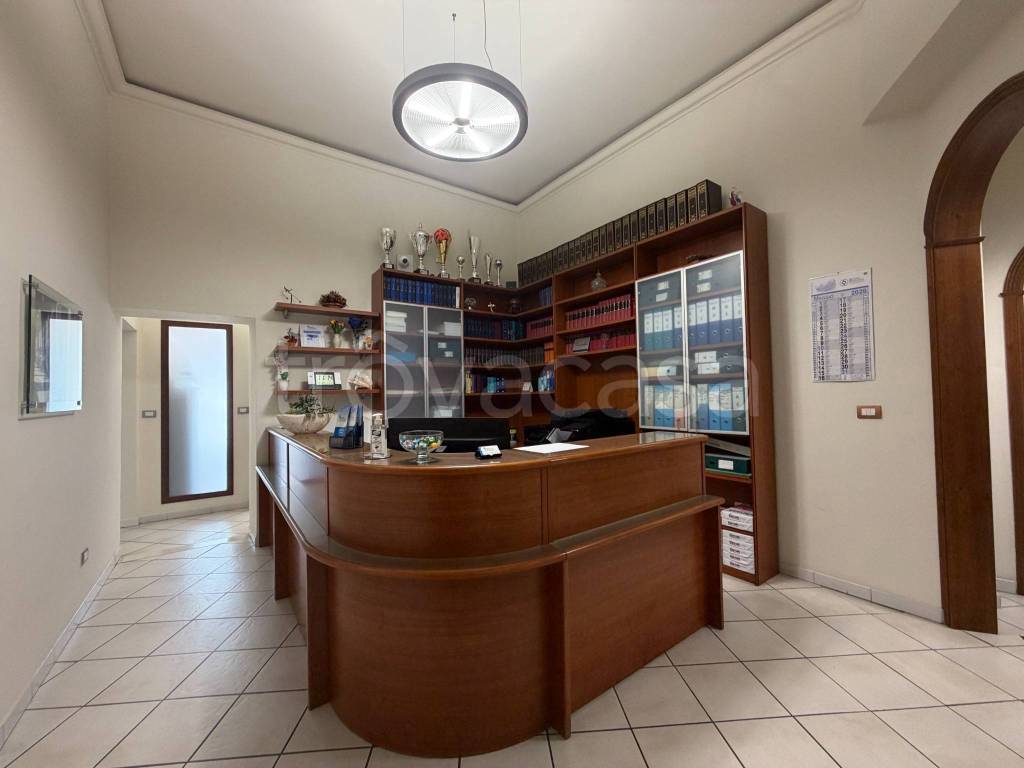 ufficio in vendita a Firenze in zona Legnaia