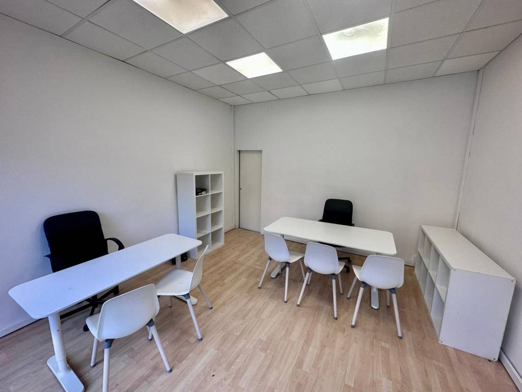 negozio in vendita a Firenze in zona Isolotto