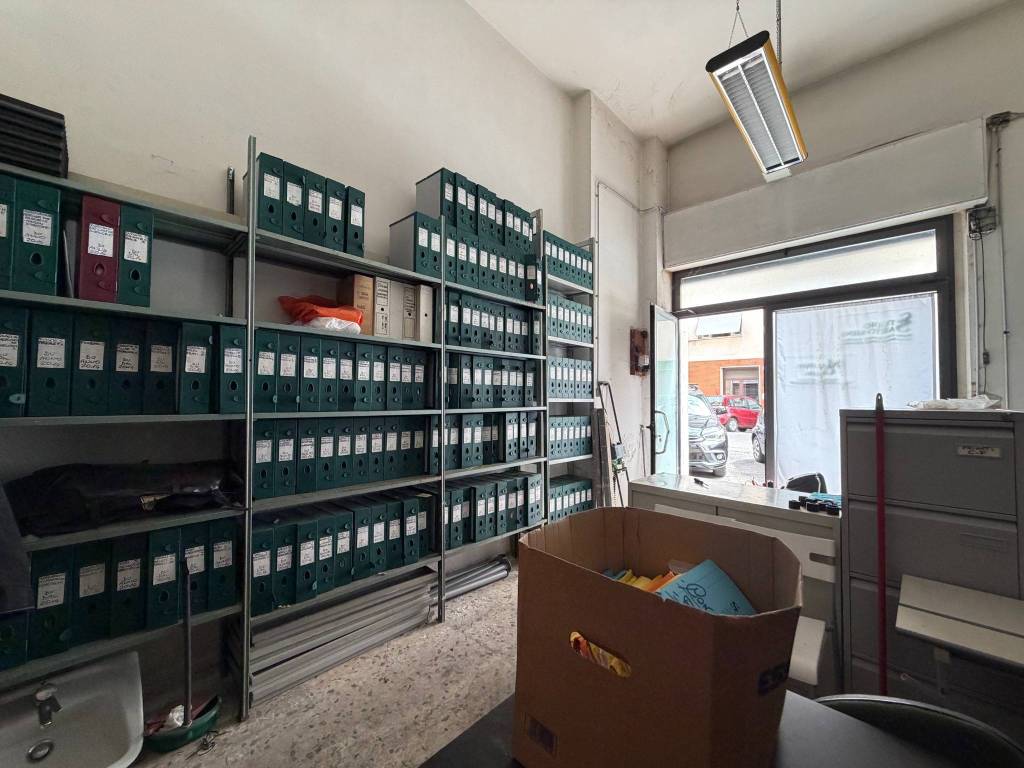 negozio in vendita a Firenze in zona Isolotto