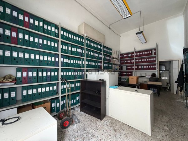 ufficio in vendita a Firenze in zona Legnaia