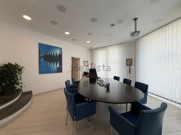 ufficio in vendita a Firenze in zona Legnaia