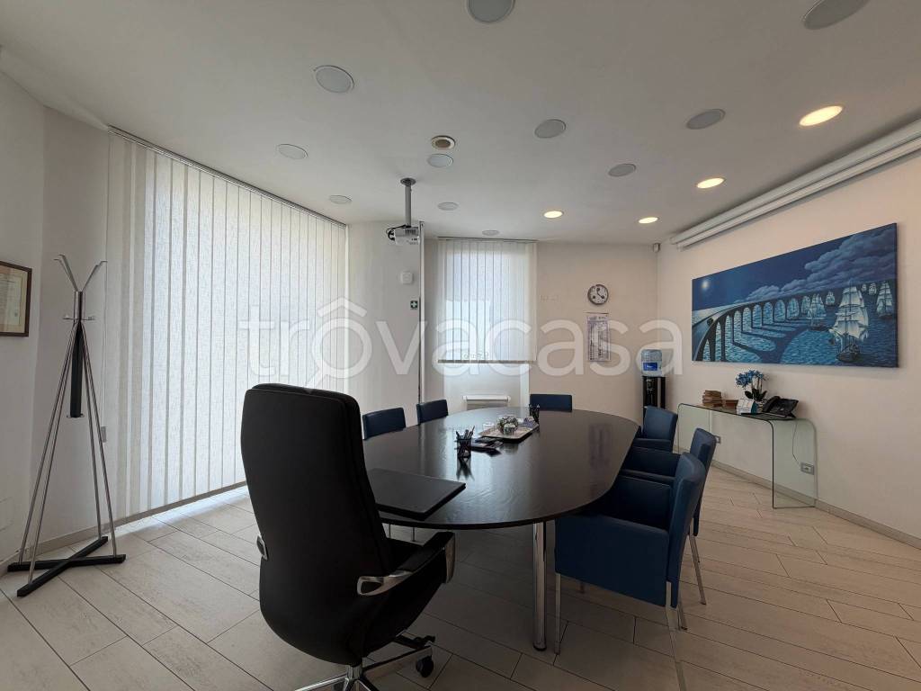 ufficio in vendita a Firenze in zona Legnaia