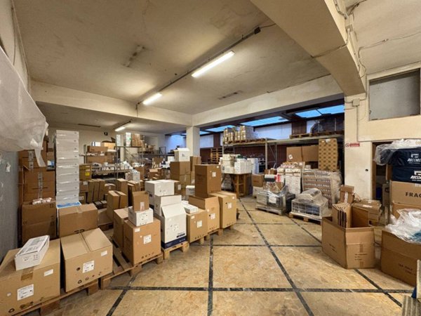 locale commerciale in vendita a Firenze in zona Bellariva