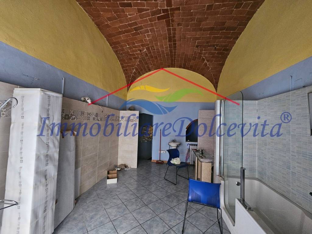 negozio in vendita a Firenze in zona Campo di Marte